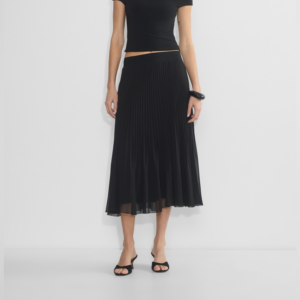 Aritzia Wilfred Twirl Elegant Black Pleated Skirt